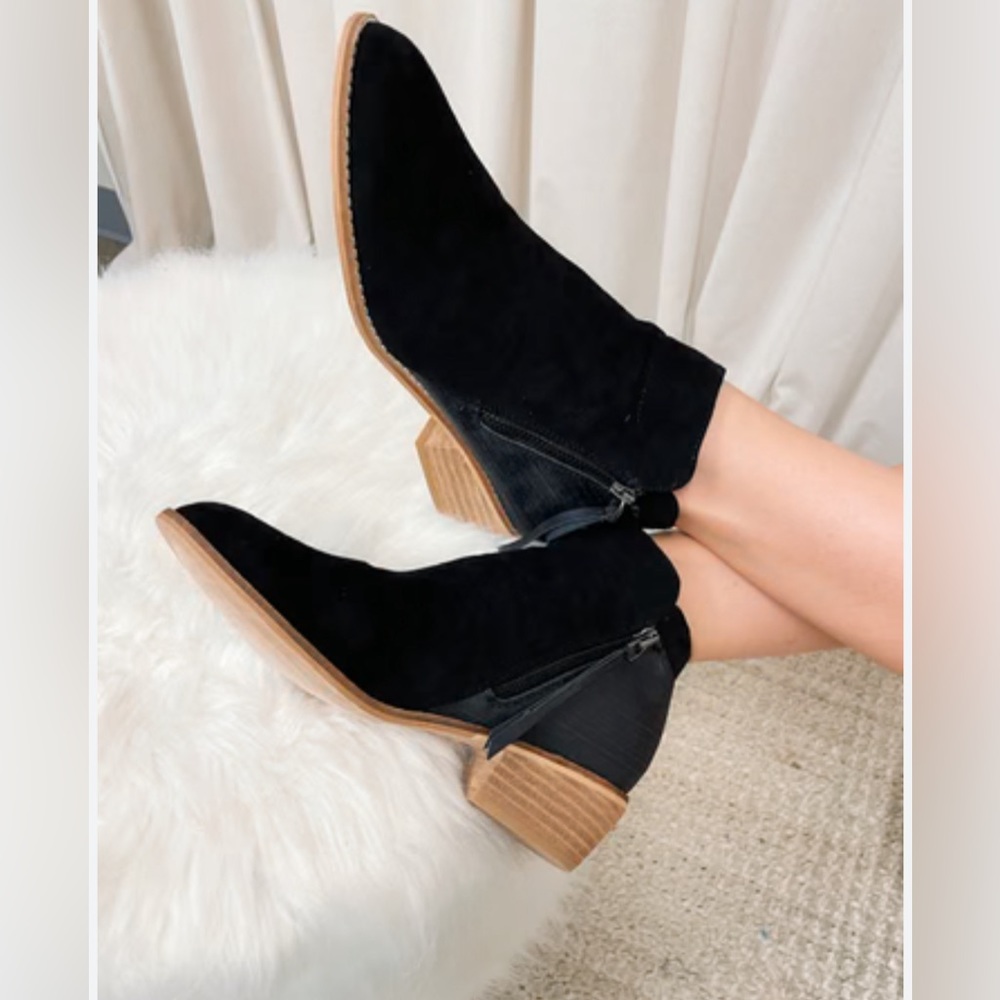 VINCE CAMITO - Suede Exposed Ankle Booties